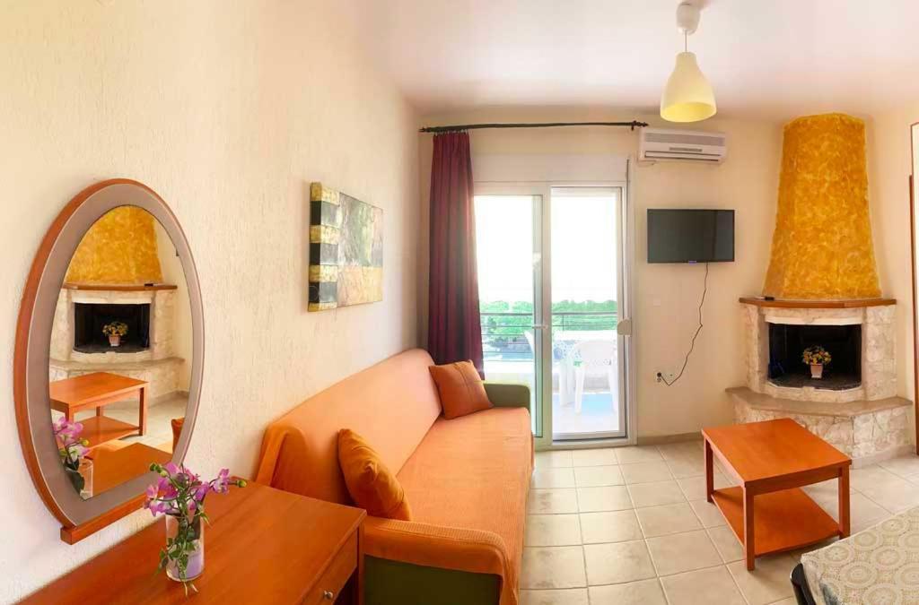 Helena'S Apartments - Nikiti מראה חיצוני תמונה