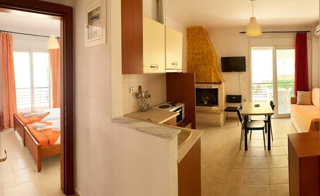Helena'S Apartments - Nikiti מראה חיצוני תמונה