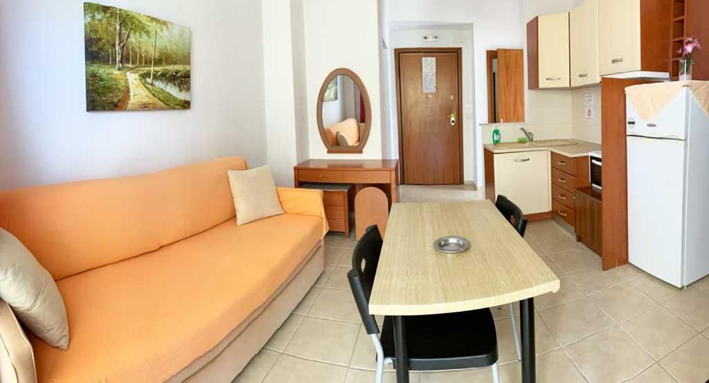 Helena'S Apartments - Nikiti מראה חיצוני תמונה